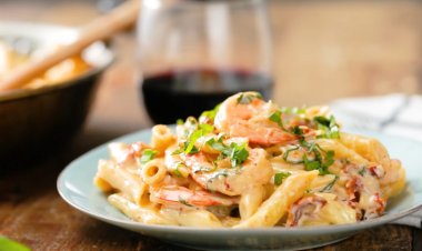 Creamy Mozzarella Shrimp Pasta